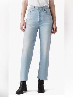 BNWT Women’s Levi’s Ribcage Straight Ankle Size 28” x 27”